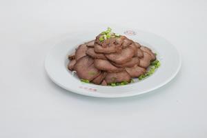 Plátky vepřového jazyka vařeného v sójové omáčce