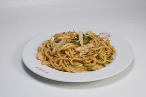 Restované korejské nudle s kuřecím masem